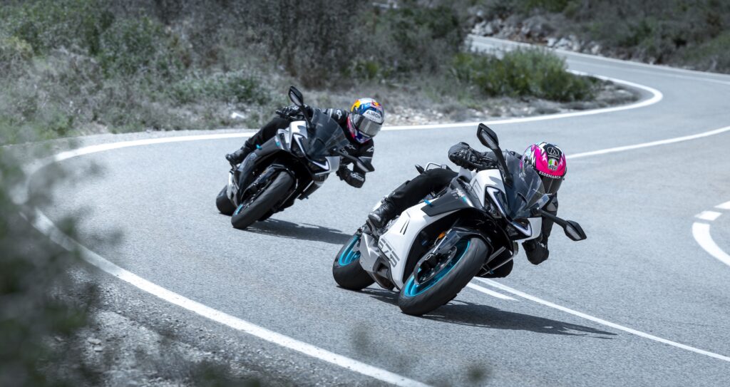 CF Moto 675SR-R - konkurent dla GSX8R i Yamahy R7