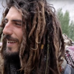 Alex Pons, były kierowca Moto2 zmienił styl życia i od lat podróżuje na piechotę po świecie