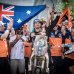 15 lat na Dakarze. Sebastian i Toby Price na mecie Rajdu Dakar.