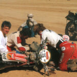 15 lat na Dakarze. Serwis motocykla podczas Rajdu Dakar w 1979 roku.