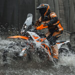 KTM 390 w wersjach X i R to porządnie odświeżony model na sezon 2025.