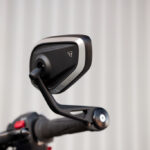 Triumph Speed Triple w sezonie 2025 zyskuje półaktywne zawieszenie Ohlins, świetną elektronikę oraz - dysponując większą mocą, spełnia normę Euro 5+