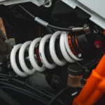 KTM 390 w wersjach X i R to porządnie odświeżony model na sezon 2025.
