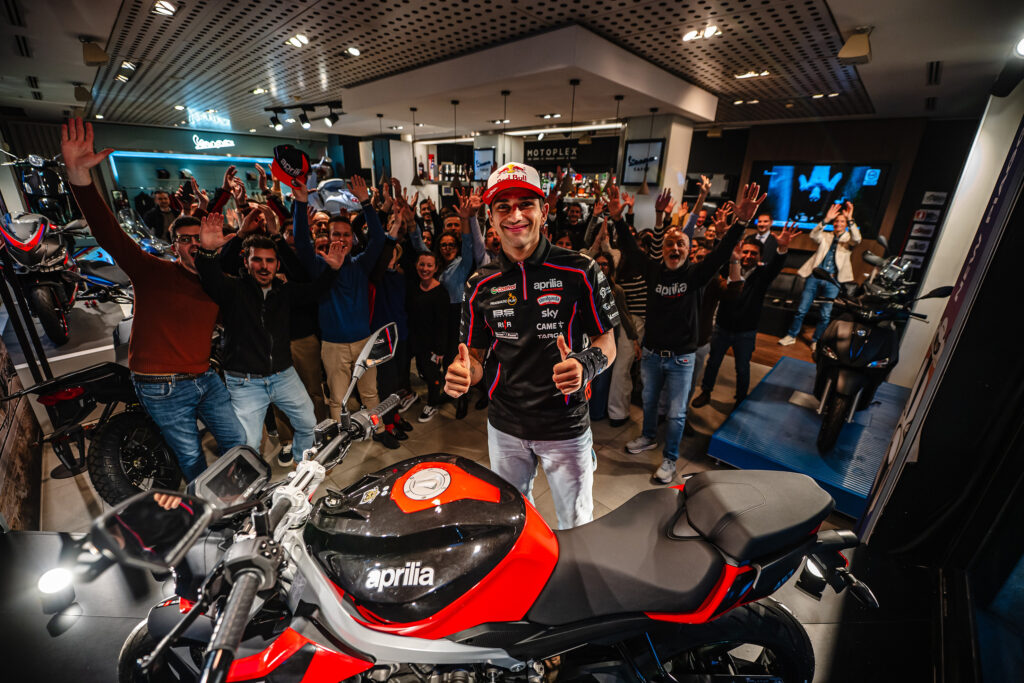 Ruszyła przedsprzedaż Aprilia Tuono 457, a Jorge Martin uświetnił inauguracyjny event w Mediolanie.
