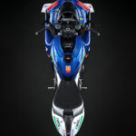 Panigale V4 Tricolore Italia, to limitowana do 163 egzemplarzy wersja, upamiętniająca zwycięstwo w GP Włoch 2024, na torze Mugello.