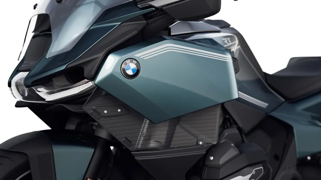 BMW pokazało nowego, flagowego boksera R 1300 RT.
