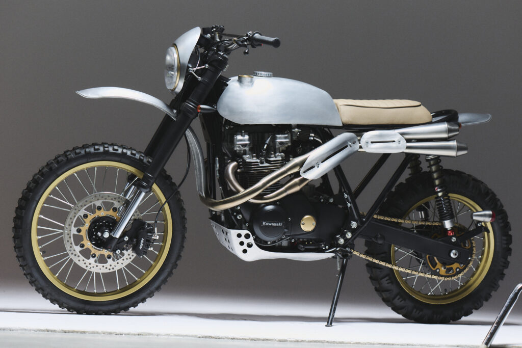 Kawasaki KZ750 Scrambler to kolejny, fenomenalny custom jaki wyszedł spod ręki Sylwestra Mateusiaka z Eastern Spirit.