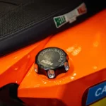 KTM 450 Rally Replica oraz KTM 450 Rally Replica Sanders Edition to praktycznie fabryczne rajdówki KTM dostępne w ofercie marki.