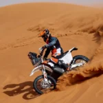 KTM 450 Rally Replica oraz KTM 450 Rally Replica Sanders Edition to praktycznie fabryczne rajdówki KTM dostępne w ofercie marki.