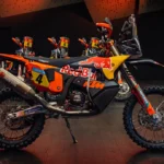 KTM 450 Rally Replica oraz KTM 450 Rally Replica Sanders Edition to praktycznie fabryczne rajdówki KTM dostępne w ofercie marki.