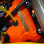 KTM 450 Rally Replica oraz KTM 450 Rally Replica Sanders Edition to praktycznie fabryczne rajdówki KTM dostępne w ofercie marki.