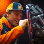 KTM 450 Rally Replica oraz KTM 450 Rally Replica Sanders Edition to praktycznie fabryczne rajdówki KTM dostępne w ofercie marki.