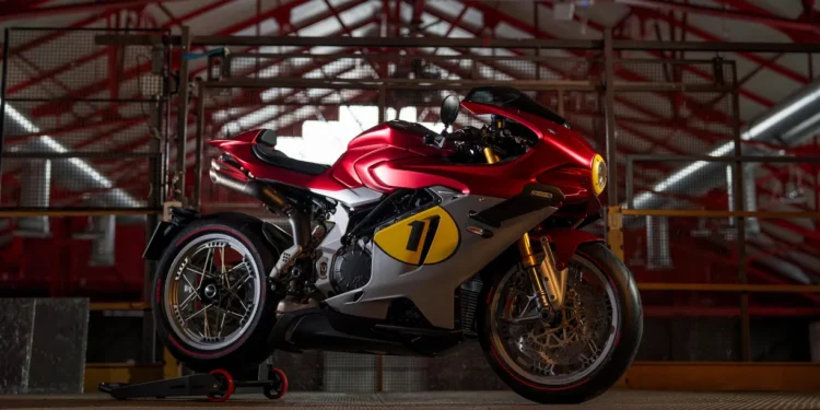 MV Agusta Superveloce 1000 Ago limitowane dzieło sztuki w hołdzie dla Giacomo Agostini.