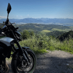 Kawasaki Z900 2025 to czysta przyjemność z jazdy. Zwykły ale niezwykle dobry motocykl.