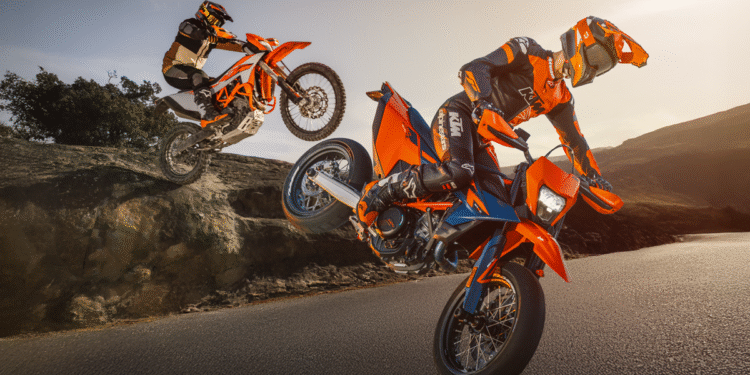 KTM 690 SMC R i Enduro R to najnowsze wcielenie legendarnych modeli napędzanych LC4.