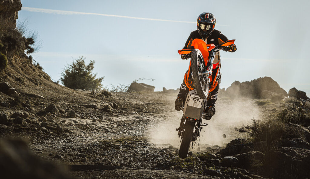 KTM 690 SMC R i Enduro R to najnowsze wcielenie legendarnych modeli napędzanych LC4.