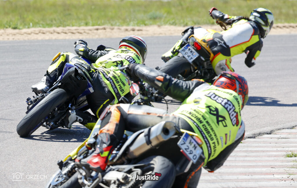 Szkolenia motocyklowe Just Ride Pro to świetny sposób na poprawę umiejętności.
