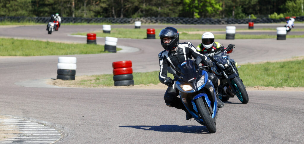 Szkolenia motocyklowe Just Ride Pro to świetny sposób na poprawę umiejętności.