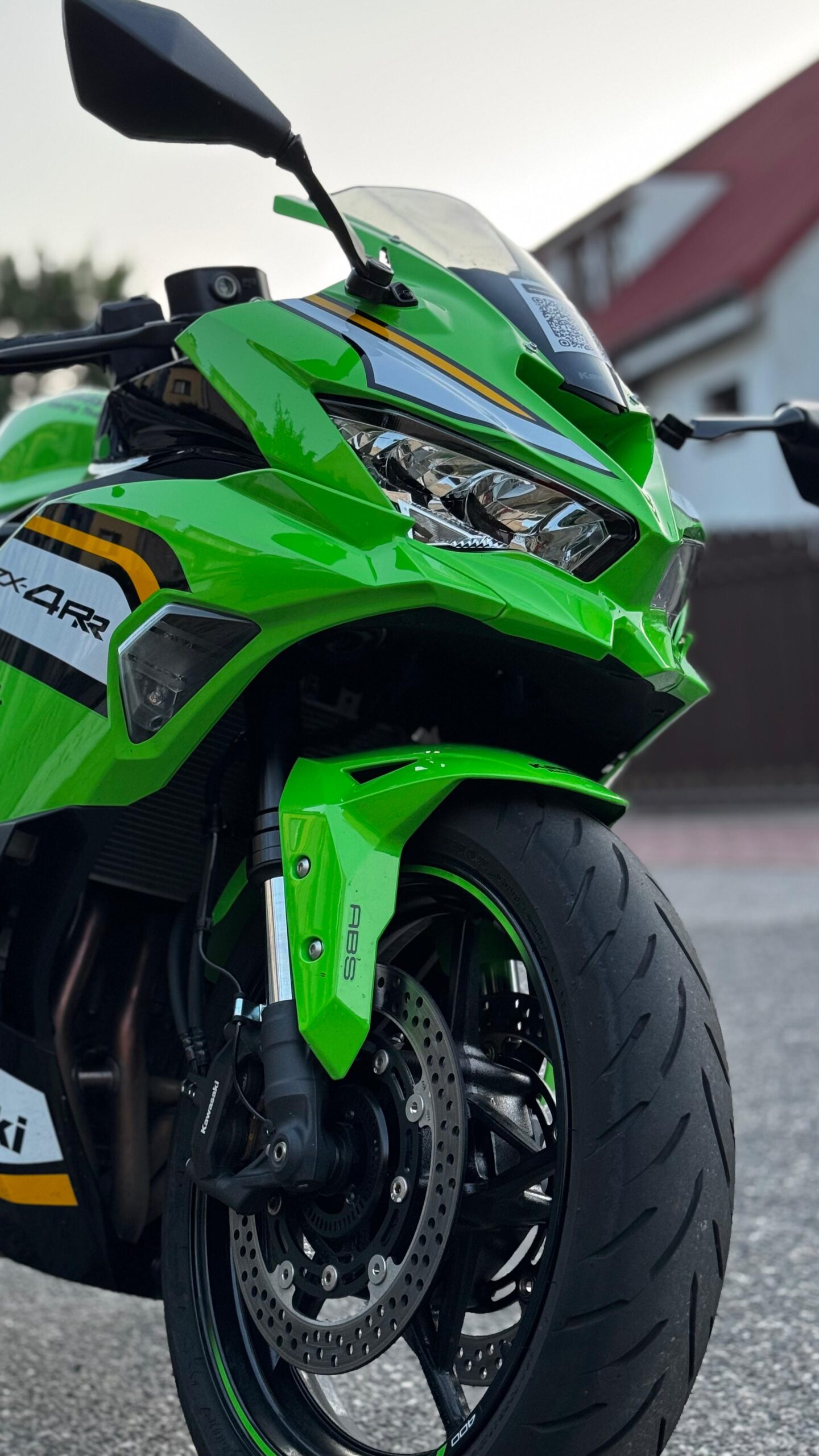 Kawasaki ZX-4RR to bardzo udany powrót do poręcznych, sportowych 400-tek.