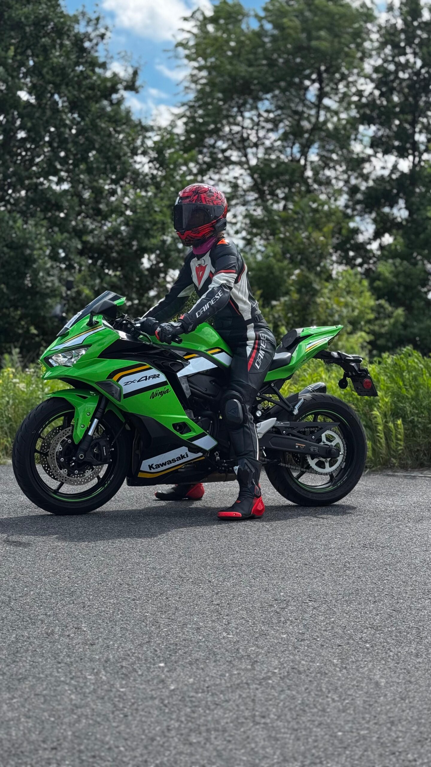 Kawasaki ZX-4RR to bardzo udany powrót do poręcznych, sportowych 400-tek.