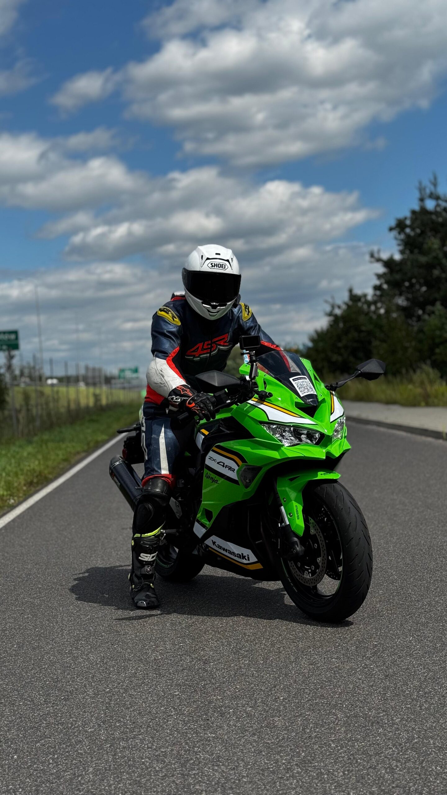 Kawasaki ZX-4RR to bardzo udany powrót do poręcznych, sportowych 400-tek.