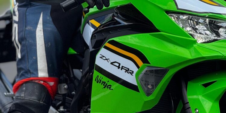 Kawasaki ZX-4RR to bardzo udany powrót do poręcznych, sportowych 400-tek.