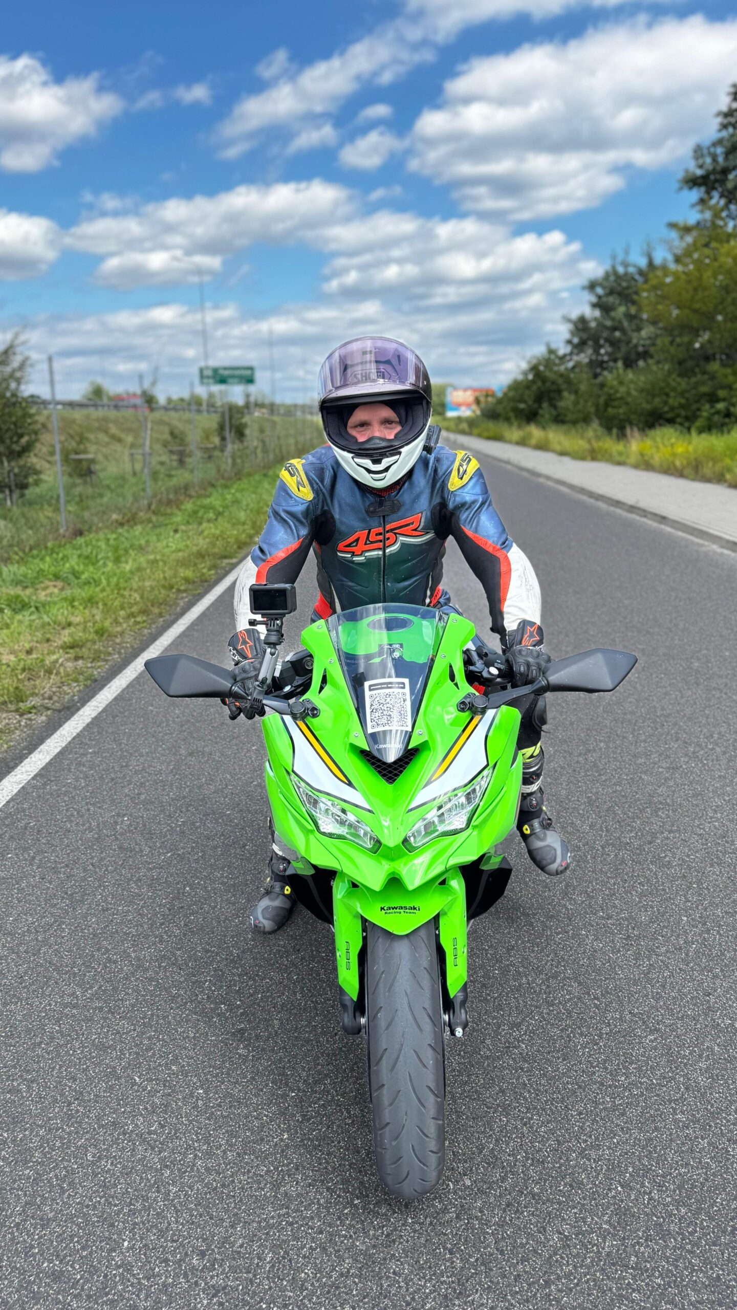 Kawasaki ZX-4RR to bardzo udany powrót do poręcznych, sportowych 400-tek.