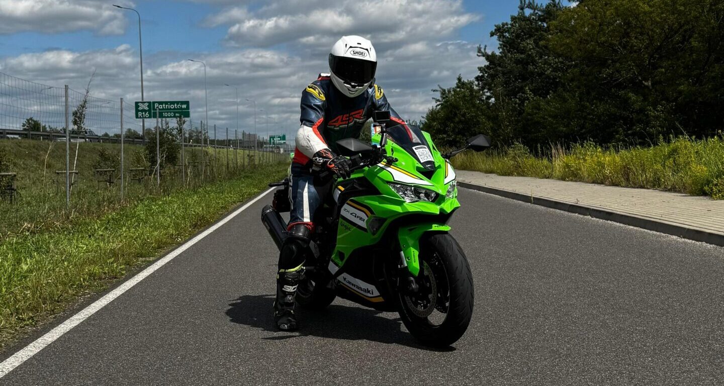 Kawasaki ZX-4RR to bardzo udany powrót do poręcznych, sportowych 400-tek.