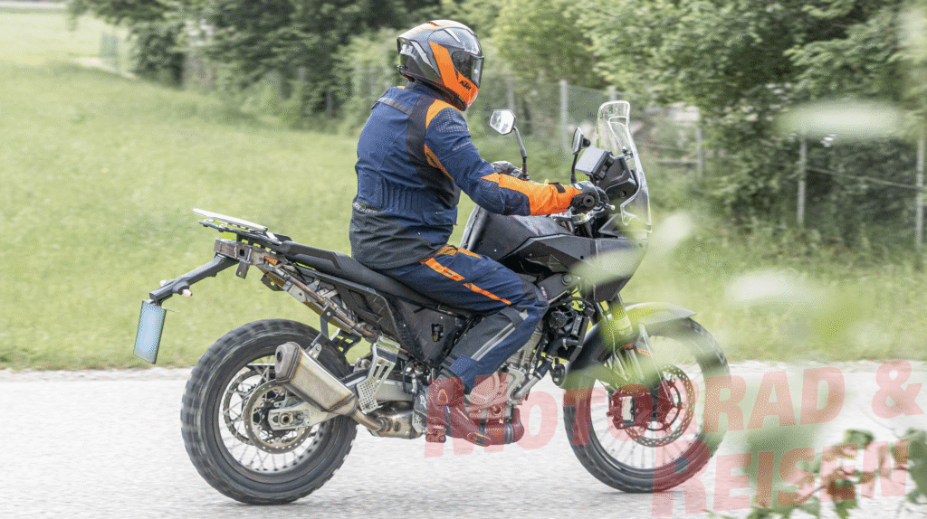 KTM 790 Adventure i 790 Duke przyłapane podczas testów.