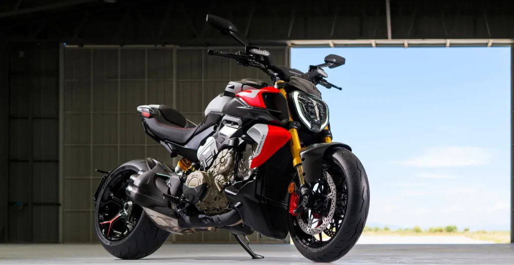 Ducati Diavel V4 RS to obecnie najszybciej przyśpieszający, seryjnie produkowany motocykl.