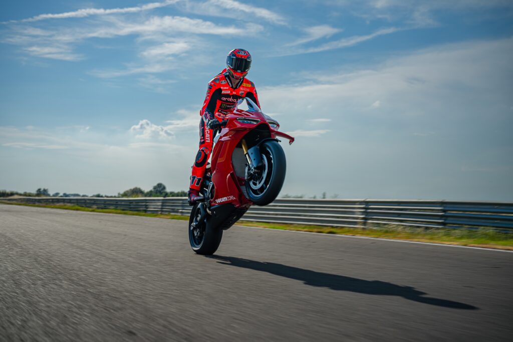 Ducati Panigale V4 R to zaawansowany motocykl wyścigowy z homologację drogową.