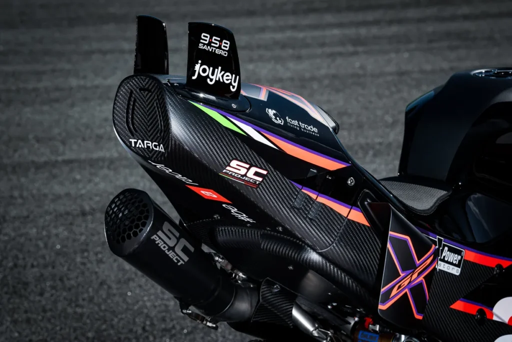 Aprilia RSV4 X-GP - rasowa wyścigówka w ekskluzywnej, limitowanej serii.