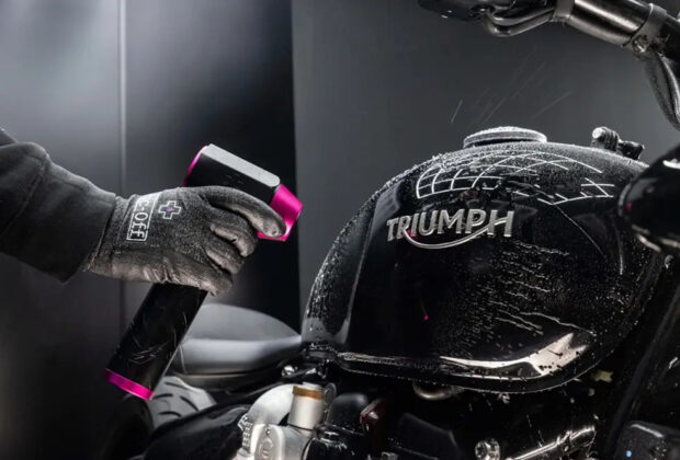 Muc-Off It Blows to bardzo mocna, uniwersalna suszarka - także do motocykli.