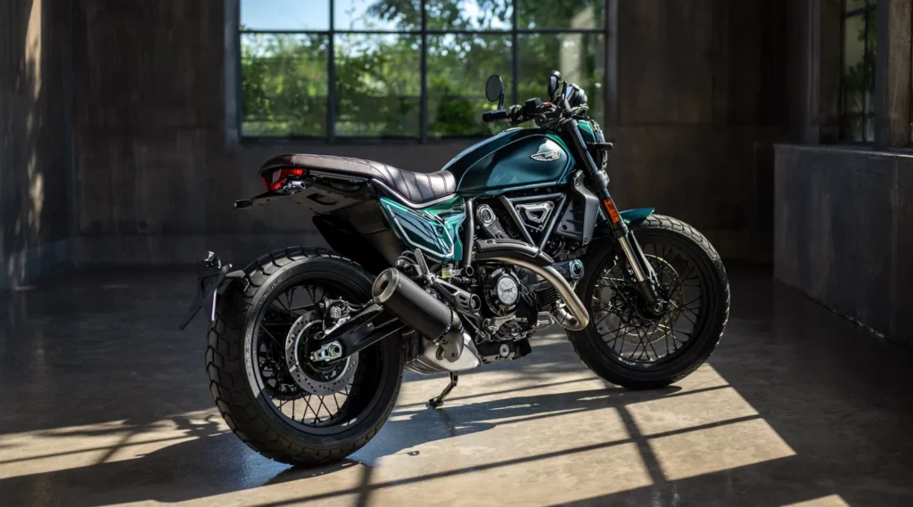 Ducati Scrambler Nightshift otrzymał nowy kolor i kilka drobnych zmian na sezon 2026.