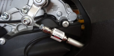 Quickshifter - sportowa technologia, która zagościła na dobre w codziennych motocyklach.