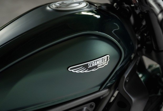 Ducati Scrambler Nightshift otrzymał nowy kolor i kilka drobnych zmian na sezon 2026.