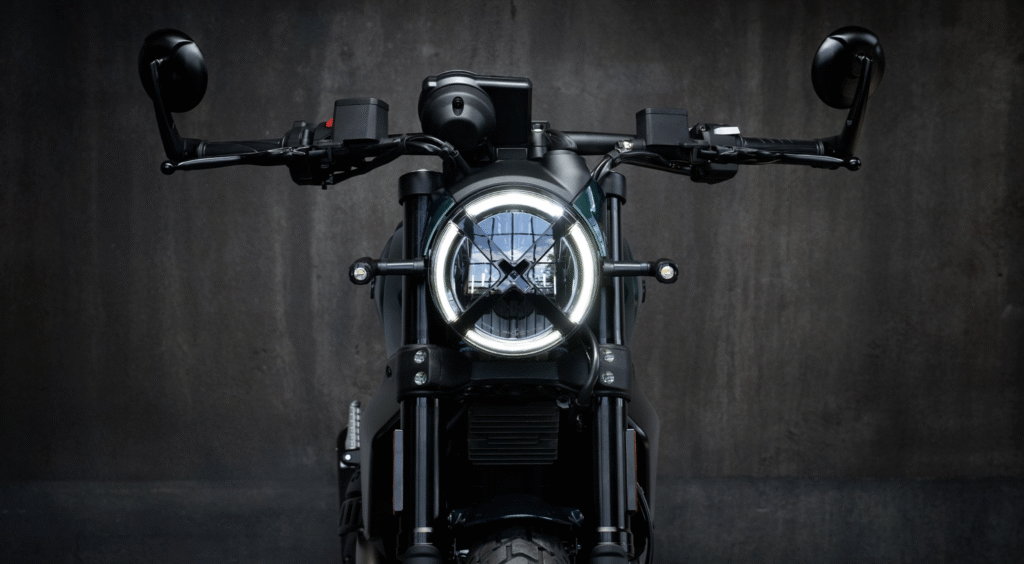 Ducati Scrambler Nightshift otrzymał nowy kolor i kilka drobnych zmian na sezon 2026.