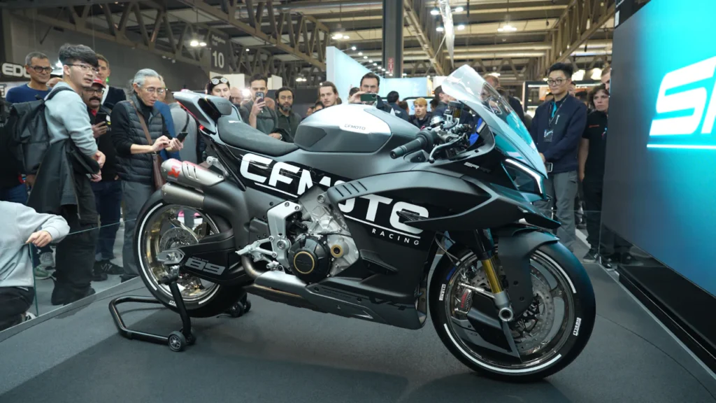 CF Moto V4 SR-RR chiński superbike na serio.