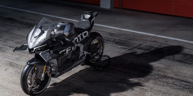 CF Moto V4 SR-RR chiński superbike na serio.