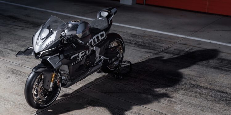 CF Moto V4 SR-RR chiński superbike na serio.