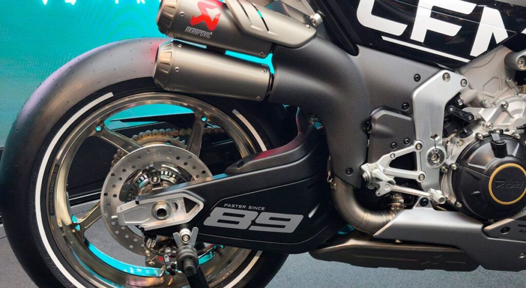 CF Moto V4 SR-RR chiński superbike na serio.