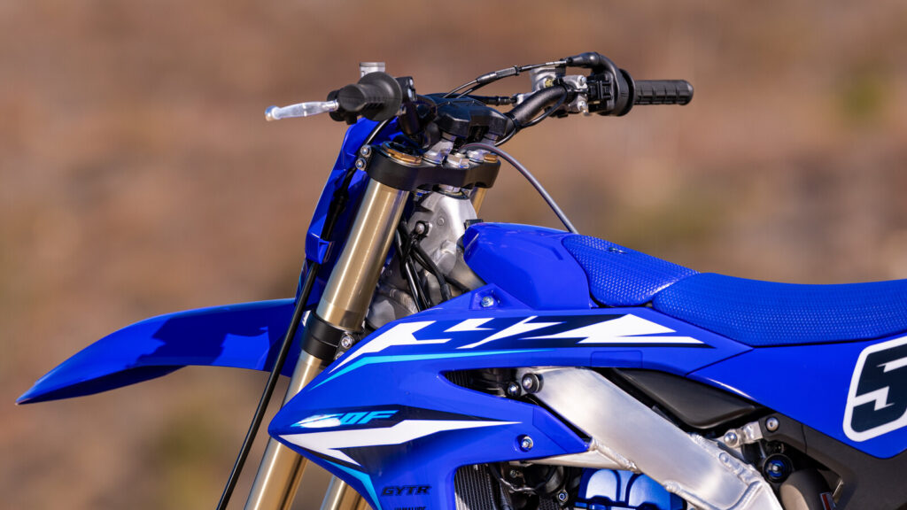 Yamaha YZ 450 F na sezon 2026 otrzymała sporo ważnych zmian.