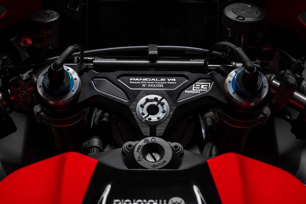 Ducati Panigale V4 Márquez 2025 World Champion Replica - kolejne, kolekcjonerskie Panigale.