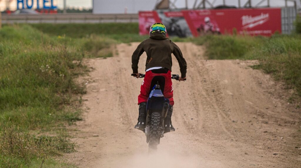 Jak być szybszym na motocrossie? Jak bezpiecznie progresować?