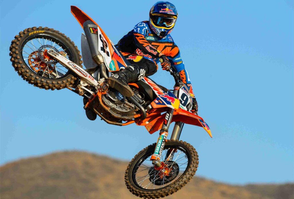 Jak jeździć szybciej na motocross? Jak bezpiecznie progresować?