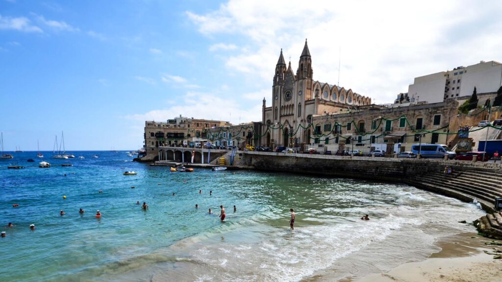 Malta na skuterze to idealny plan na słoneczny wypad w środku zimy.