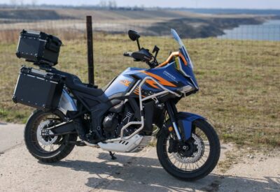 Zontes 703 F - bogato wyposażony ADV z 3-cylindrowym silnikiem.