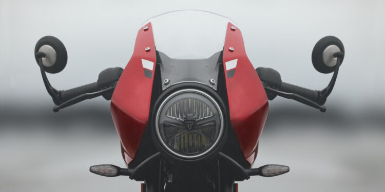 Rodzina Triumph 400 powiększyła się o modele Thruxton 400 i Tracker 400