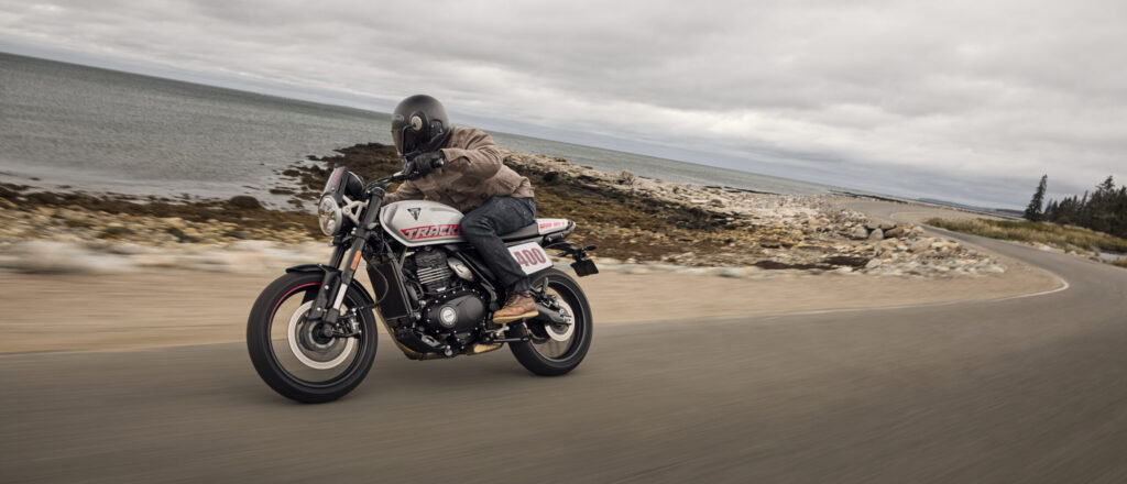 Rodzina Triumoh 400 powiększyła się o modele Thruxton 400 i Tracker 400
