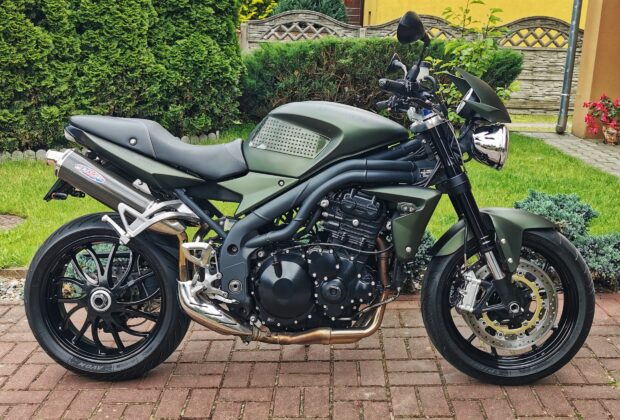 Triumph Speed Triple 1050 Army - unikat, który powstał w liczbie 200 egzemplarzy.